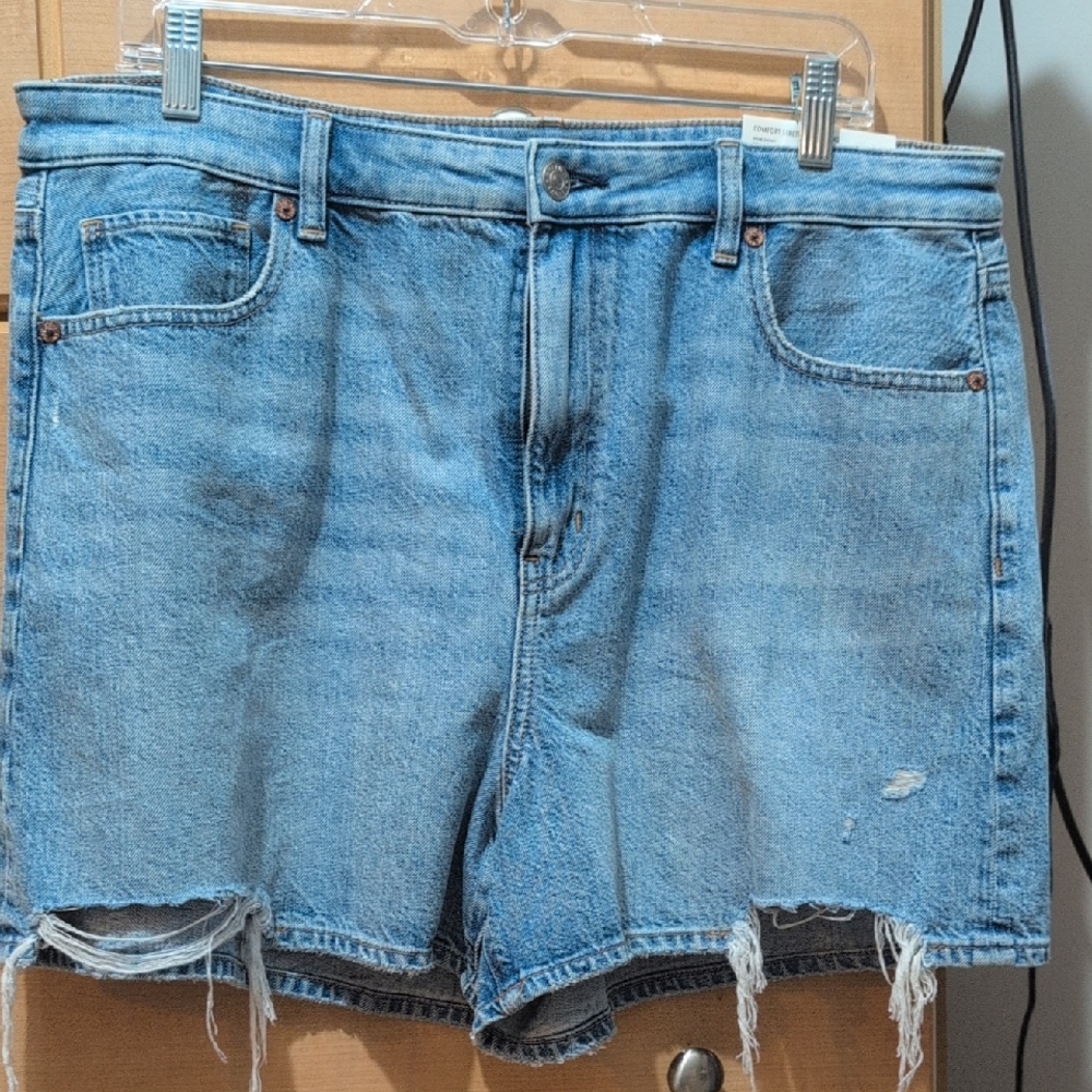 American Eagle Mom Short